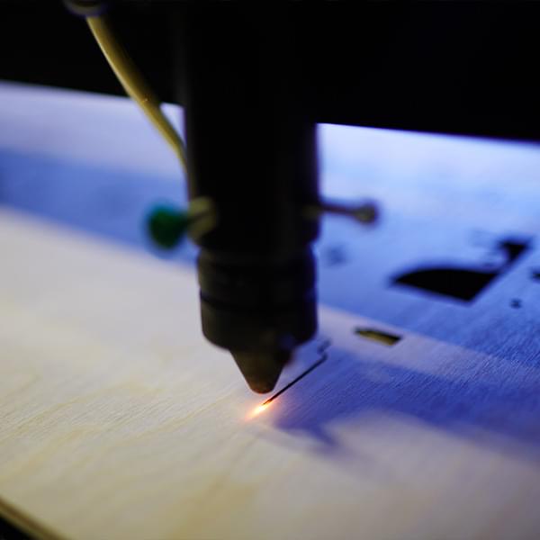 Acabamentos e montagens através de gravação a laser